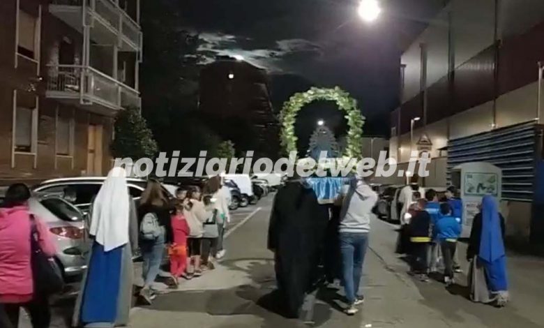 "Chi non salta non è di Maria!": insolita processione a Torino [+VIDEO]