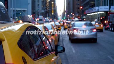 Torino, simula malore per evitare il traffico: denunciato