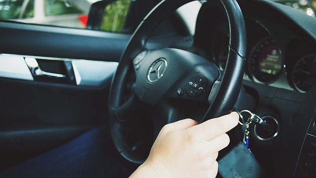 Biella: esame della patente alla guida della sua auto denunciata