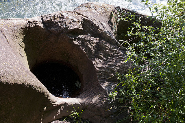 Ponte del Diavolo Lanzo Torinese: la leggenda delle impronte demoniache