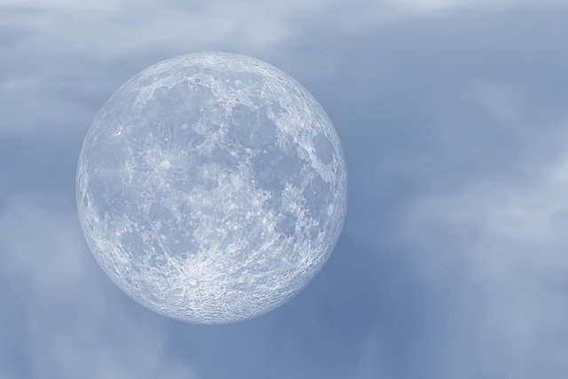 Luna piena di marzo 2022: quando vedere la "Luna del Verme"