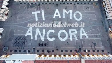 Scritta piazza San Carlo a Torino: ecco gli autori del "Ti amo ancora"