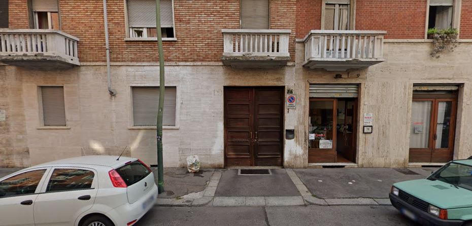 Torino, crollano le scale di un palazzo in via Domodossola: tredicenne ferito