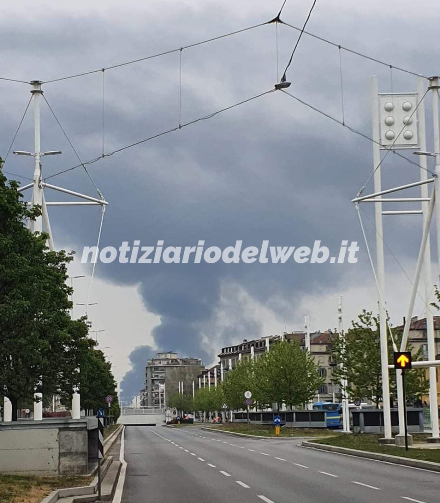 Incendio Torino oggi 20 aprile 2022: fiamme in strada Barberina