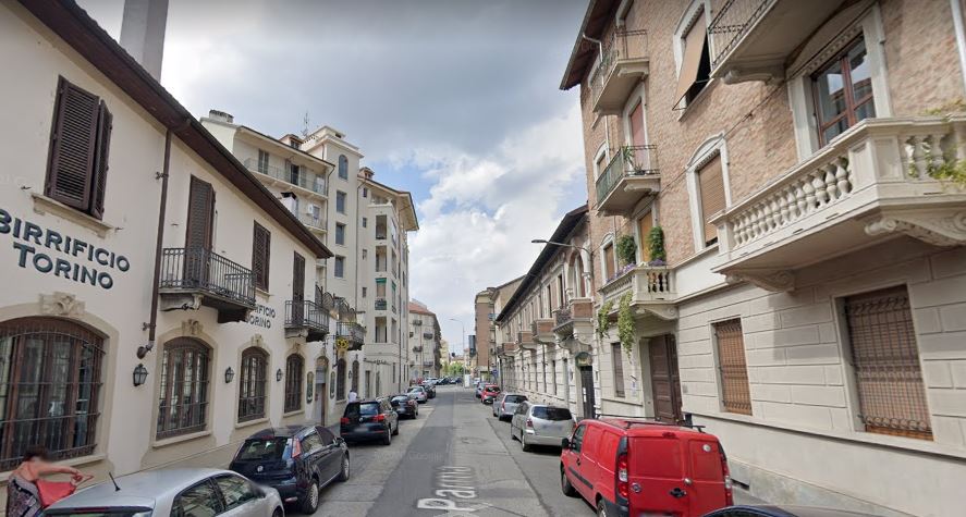 Incidente a Torino oggi 16 maggio 2022: operaio precipita in via Parma