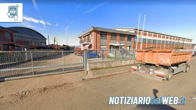 Incendio in un magazzino di Beinasco: fiamme in via Giotto