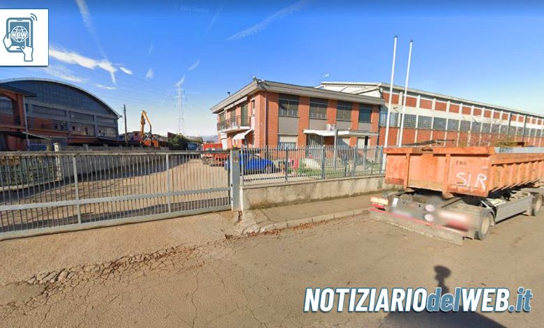 Incendio in un magazzino di Beinasco: fiamme in via Giotto