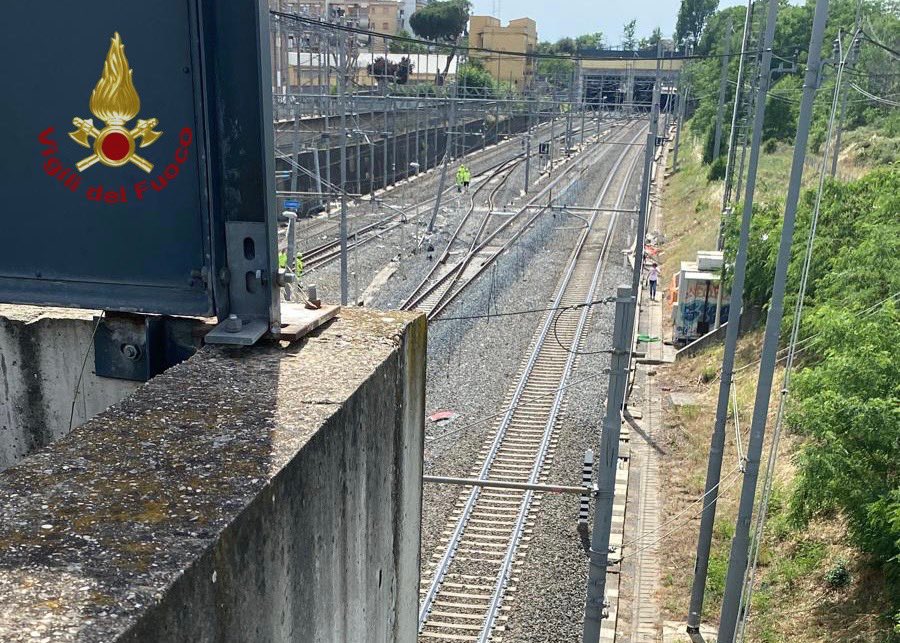 Incidente ferroviario: sviato ultimo vagone del treno Torino-Napoli