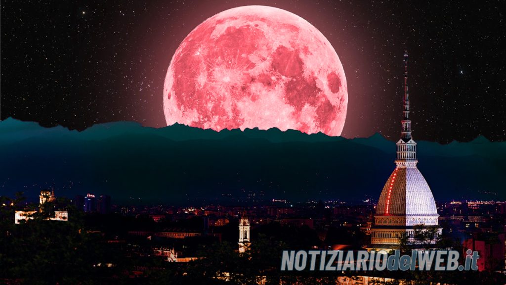 Superluna fragola oggi, ovvero la seconda Super Luna del 2022 sarà visibile nel cielo e apparirà più grande e brillante del solito