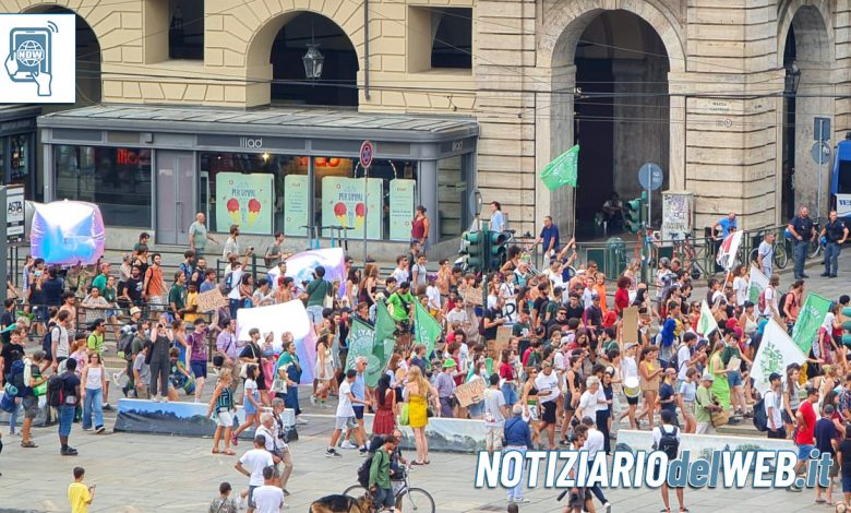 Manifestazione Torino oggi 29 luglio 2022: Fridays For Future