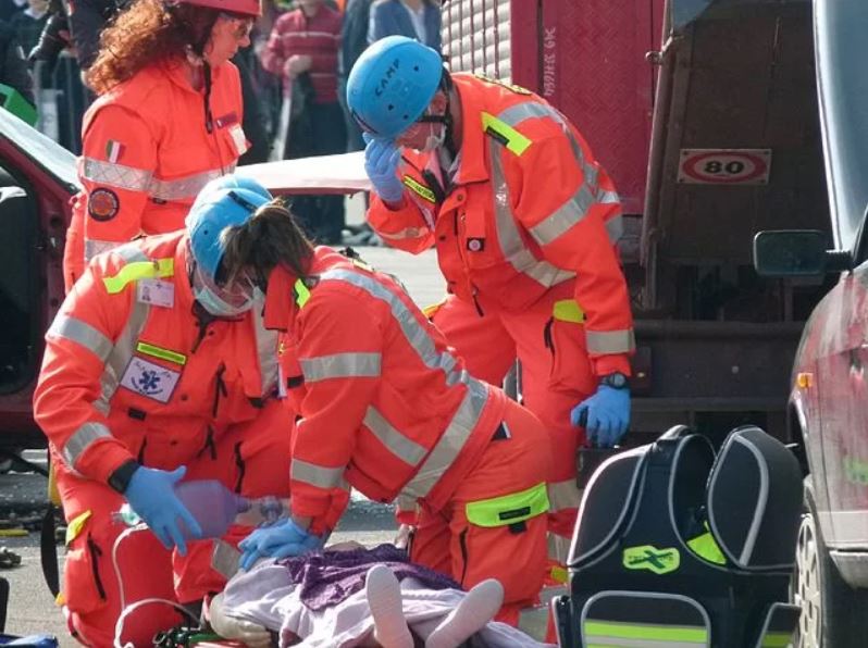 Incidente Basaluzzo oggi 9 giugno 2023: scontro tra auto e 2 moto 