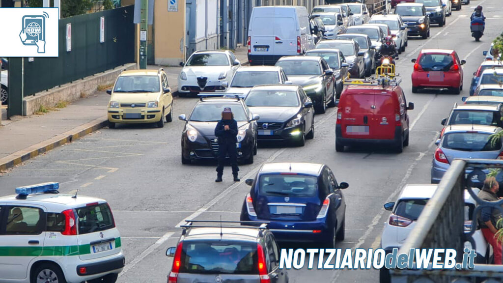 Incidente corso Casale Torino oggi 28 settembre 2022 scooter a terra