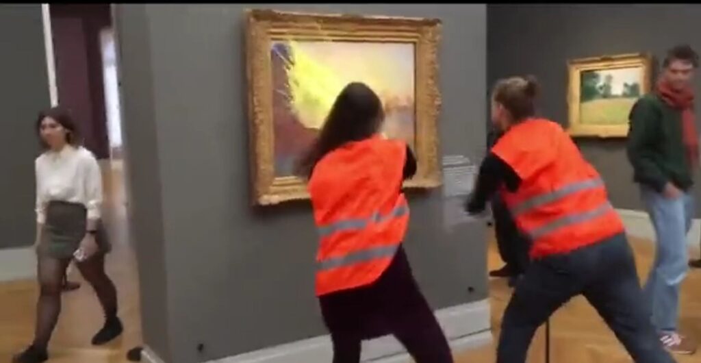 Quadro di Monet imbrattato con purea di patate da attivisti per il clima [+VIDEO]