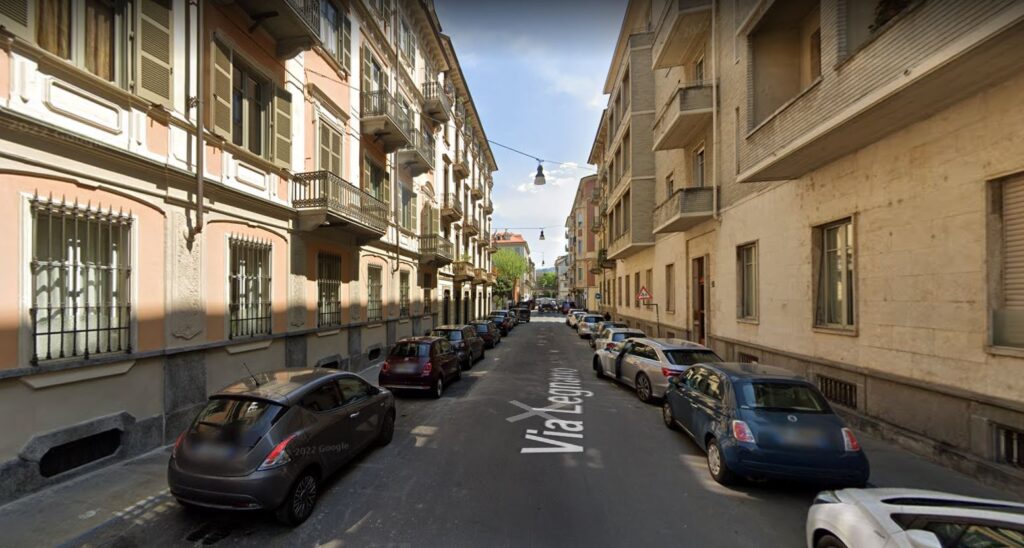 Raid di "ambientalisti" a Torino Crocetta: sgonfiate le gomme di circa 20 SUV