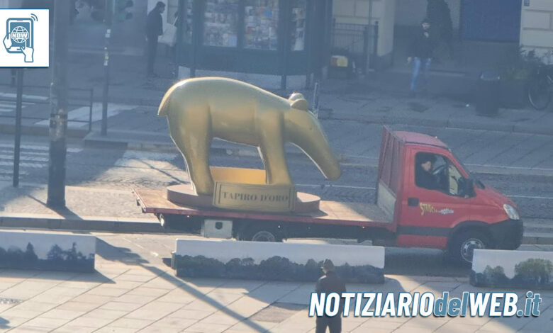 Caso Juventus, tapiro d'oro gigante per le strade di Torino