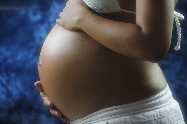 Incinta mentre era incinta il rarissimo caso di un parto trigemellare
