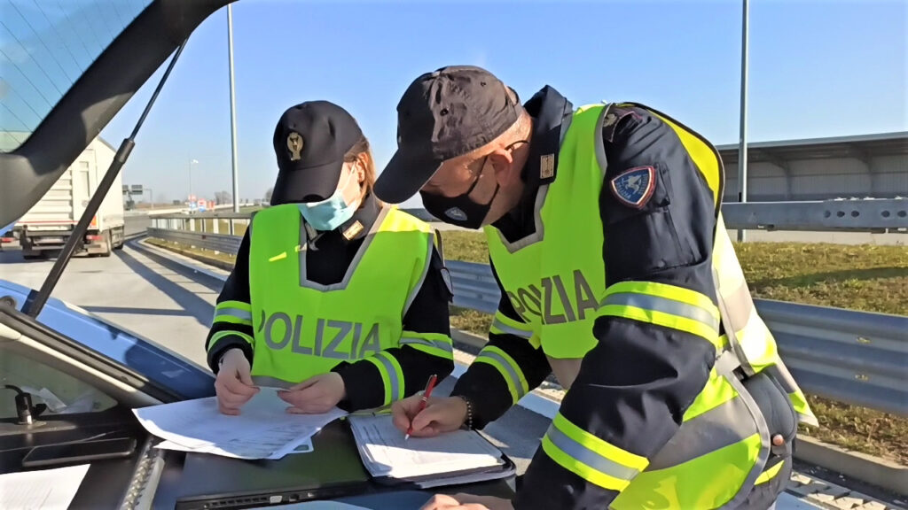 Tangenziale, controlli della Polizia: patente ritirata ad un camionista ubriaco