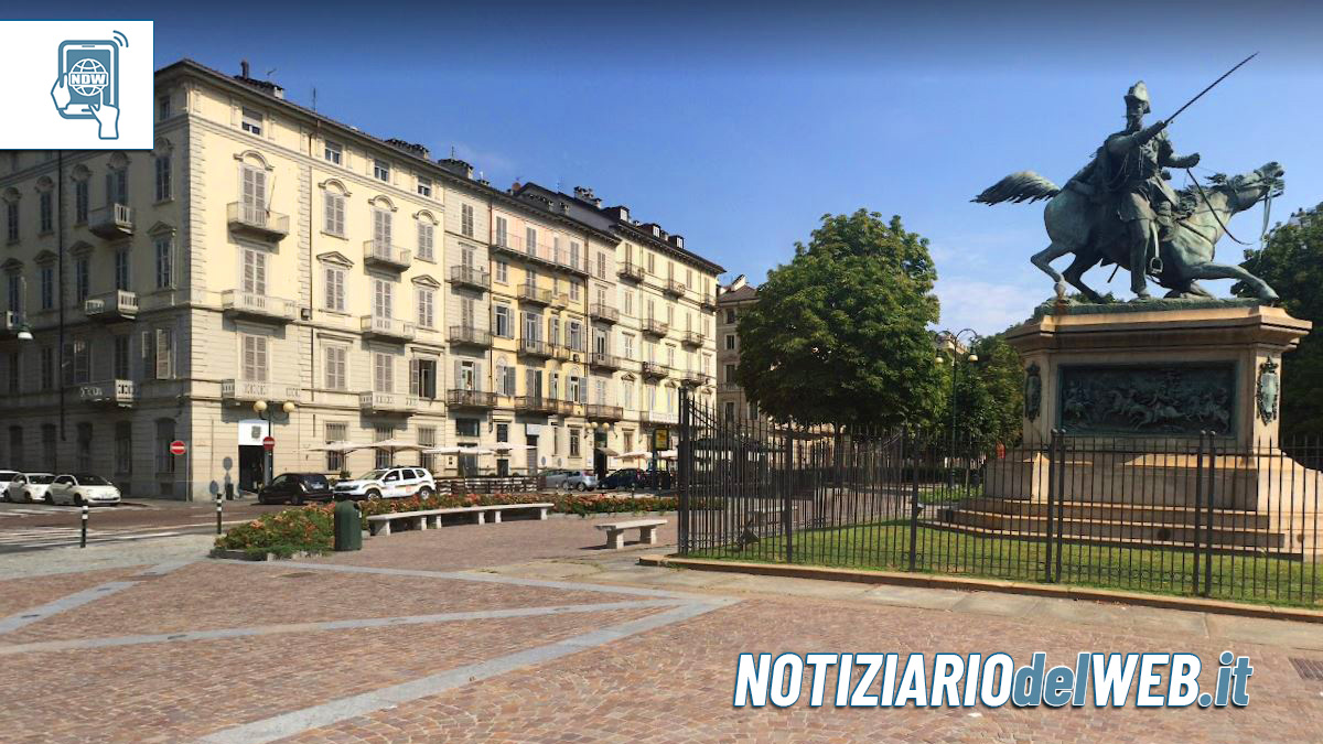 Manifestazione Torino oggi 4 marzo 2023: corteo anarchici in Piazza Solferino