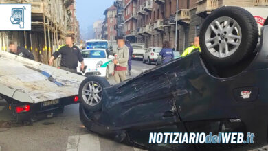 Incidente a Torino oggi 25 marzo 2023: scontro in via Leinì, auto ribaltata
