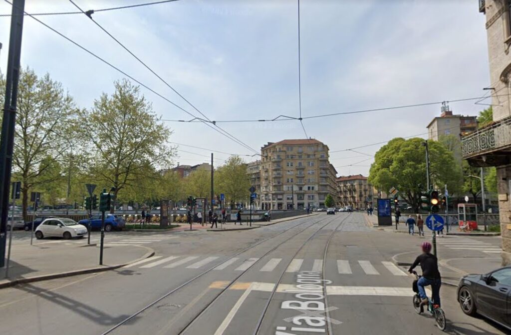 Incidente a Torino in via Bologna oggi 1 aprile 2023 scontro tra taxi e bus GTT, 8 feriti