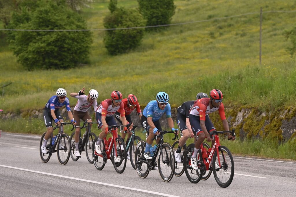 Giro d'Italia Vinovo blocca il passaggio dei corridori