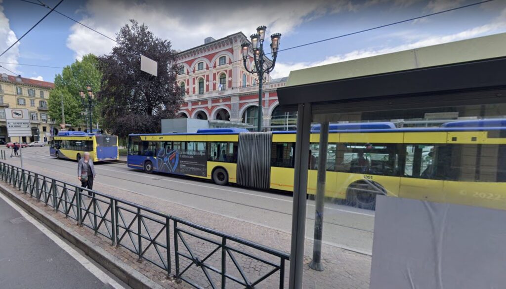 Torino autista GTT aggredito di fronte a Porta Nuova
