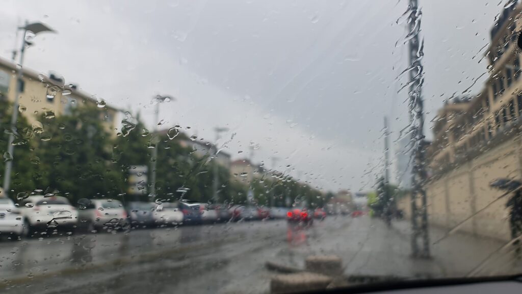 Nubifragio a Torino e nei dintorni nelle primissime ore di oggi, 25 luglio 2023: il temporale ha generato moltissimi danni