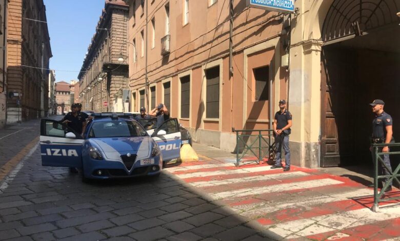 Torino tentato furto a un esercizio commerciale arrestati due marocchini